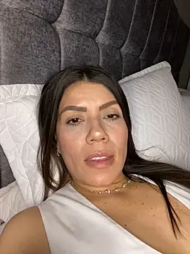 Snapshot of martina_contreras chatting on 6, 3, 2026 martina contreras online show from 6, 3, 2026