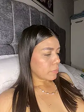 Snapshot of martina_contreras chatting on 5, 4, 2026 martina contreras online show from 5, 4, 2026