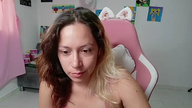 Snapshot of MommyMiaWs chatting on 3, 2, 2026 MommyMiaWs online show from 3, 2, 2026