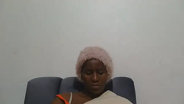 sluttylaura21 online show from 19, 6, 2026