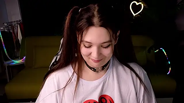 DjennaPalme online show from 25, 1, 2025