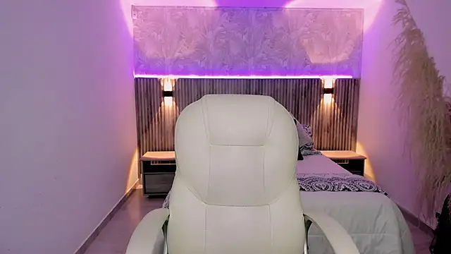 emilly smith 1 online show from 7, 1, 2025