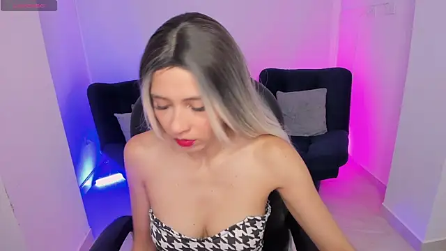 emilly smith 1 online show from 20, 5, 2026