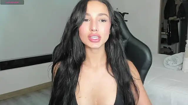 EvaMoet online show from 3, 3, 2025