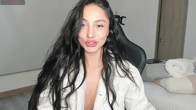 EvaMoet online show from 7, 3, 2025