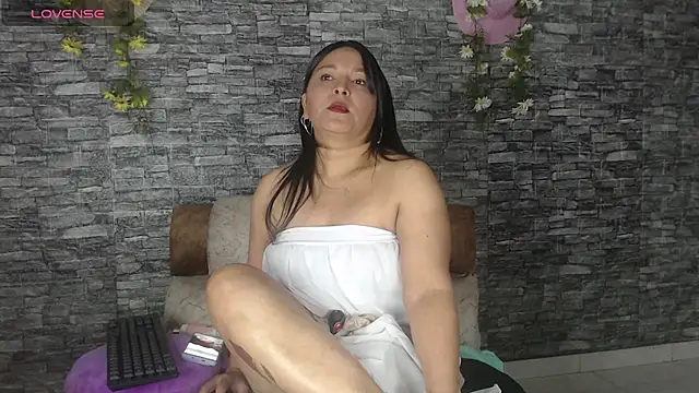 Danna Paolaa  online show from 14, 10, 2025