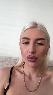 Snapshot of Mia_Roxie chatting on 25, 10, 2025 Mia Roxie online show from 25, 10, 2025