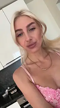 Snapshot of Mia_Roxie chatting on 27, 10, 2025 Mia Roxie online show from 27, 10, 2025