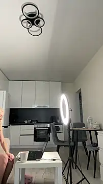 Mia Roxie online show from 19, 11, 2025