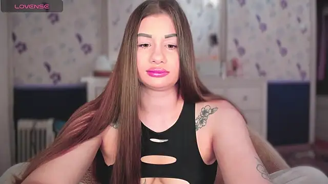 Snapshot of JuicyHelenX chatting on 3, 10, 2025 JuicyHelenX online show from 3, 10, 2025