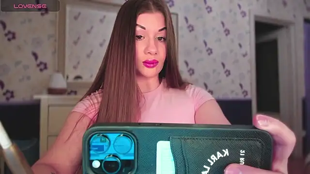 Snapshot of JuicyHelenX chatting on 6, 10, 2025 JuicyHelenX online show from 6, 10, 2025