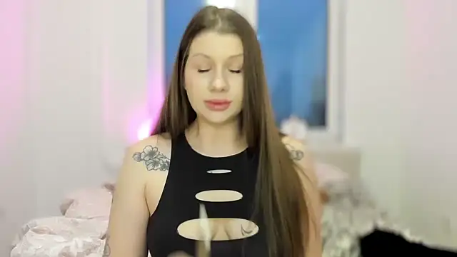 Snapshot of JuicyHelenX chatting on 11, 11, 2025 JuicyHelenX online show from 11, 11, 2025