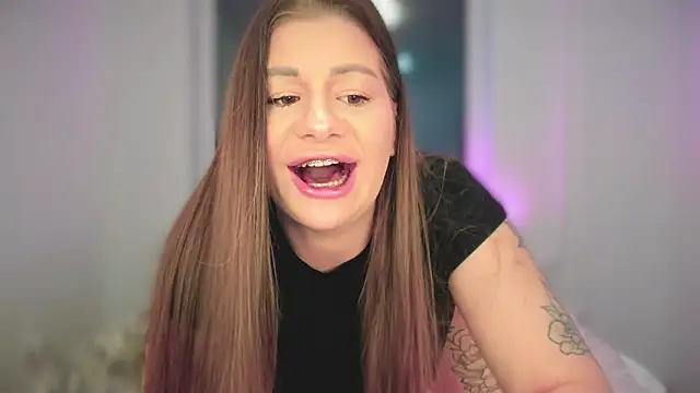 Snapshot of JuicyHelenX chatting on 16, 11, 2025 JuicyHelenX online show from 16, 11, 2025