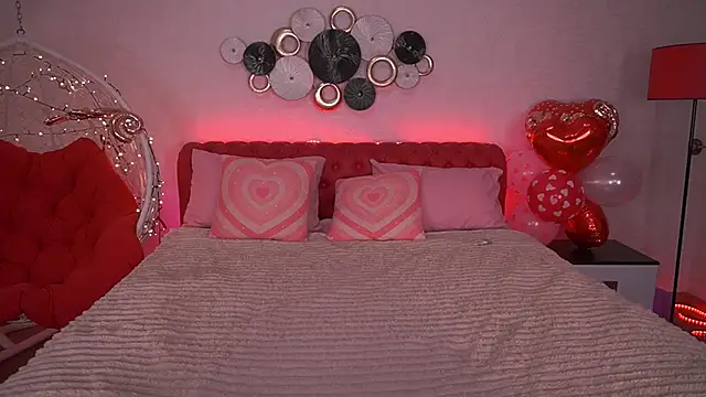 EmilyHalls online show from 14, 2, 2025