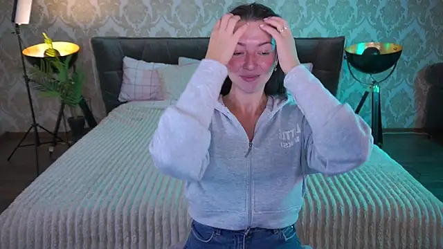 EmilyHalls online show from 12, 9, 2025