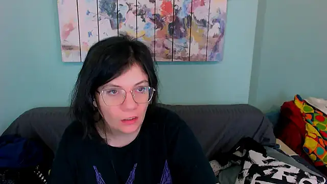 Snapshot of EverlyRays chatting on 4, 4, 2026 EverlyRays online show from 4, 4, 2026