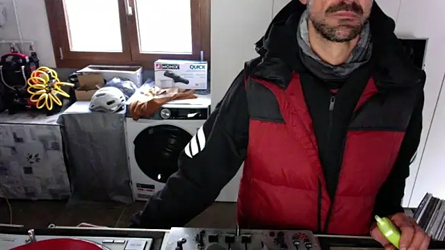 Snapshot of techmoon chatting on 8, 11, 2025 techmoon online show from 8, 11, 2025