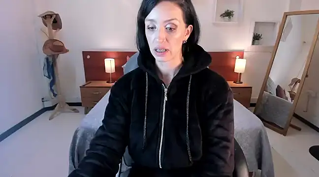 Kristen Garner online show from 4, 12, 2024