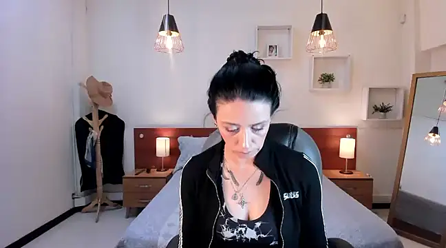 Kristen Garner online show from 20, 12, 2024