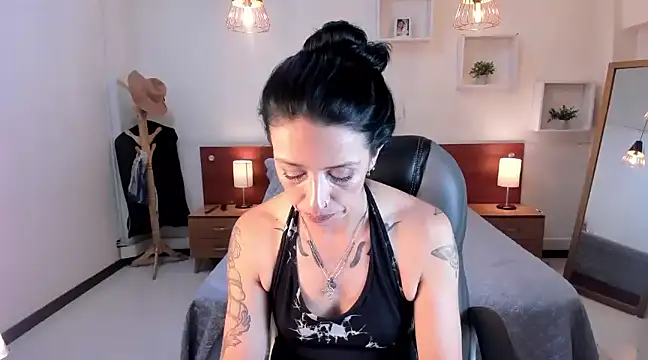 Kristen Garner online show from 20, 12, 2024