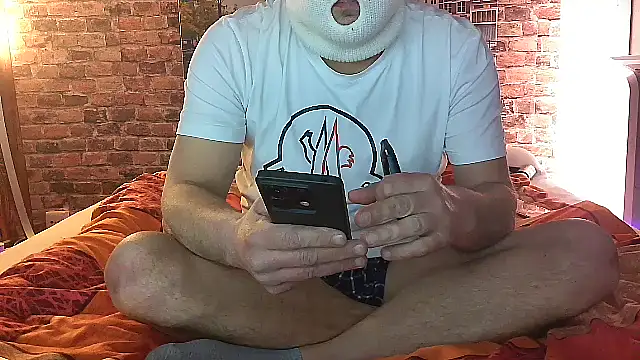 Snapshot of MarcTaya chatting on 19, 12, 2025 MarcTaya online show from 19, 12, 2025