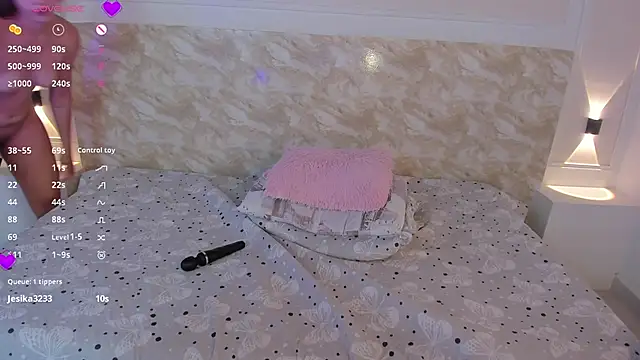 EmilyEvans7 online show from 10, 12, 2024