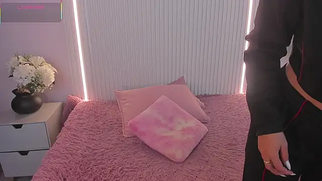 EmilyEvans7 online show from 5, 3, 2026