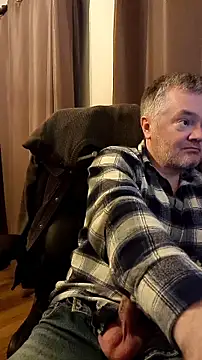 Snapshot of MichOxxford chatting on 22, 11, 2025 MichOxxford online show from 22, 11, 2025