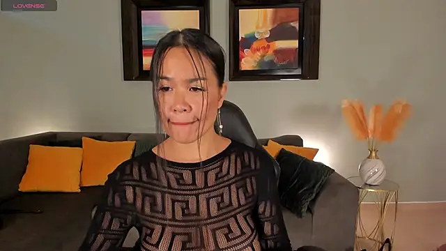 PuiYee online show from 6, 1, 2025