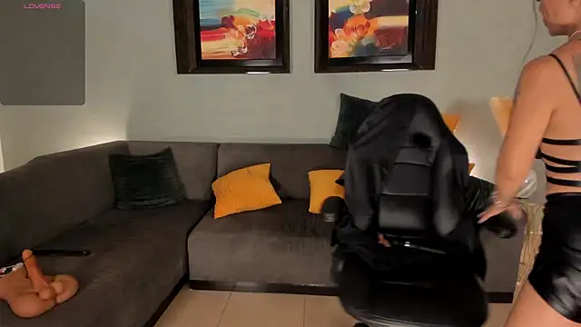 PuiYee online show from 23, 1, 2025