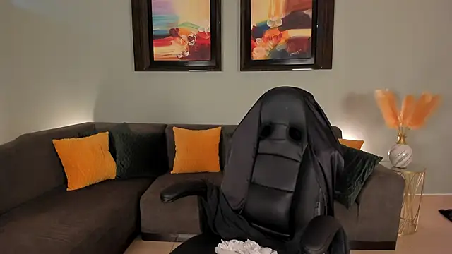 PuiYee online show from 24, 1, 2025