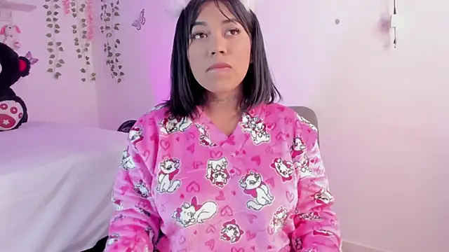 Snapshot of Emily_restrepo chatting on 17, 12, 2024 Emily restrepo online show from 17, 12, 2024