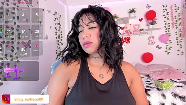 Snapshot of Emily_restrepo chatting on 5, 3, 2025 Emily restrepo online show from 5, 3, 2025