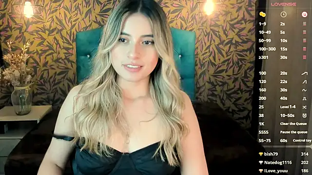 Snapshot of KiaraCarter chatting on 3, 2, 2025 KiaraCarter online show from 3, 2, 2025