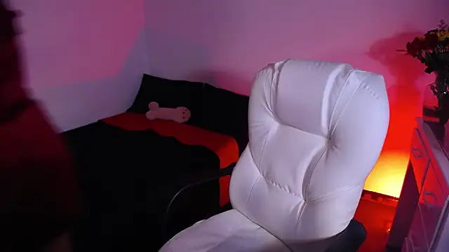 Snapshot of bad_scarlett1 chatting on 10, 10, 2025 bad scarlett1 online show from 10, 10, 2025