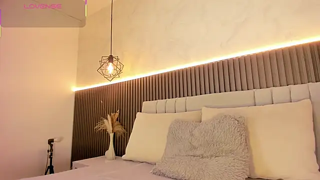 SHANONCLARK online show from 6, 10, 2025