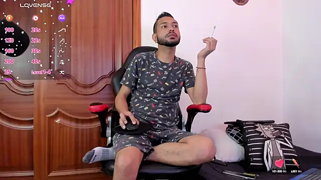 Snapshot of Aron_Baylor chatting on 11, 10, 2025 Aron Baylor online show from 11, 10, 2025