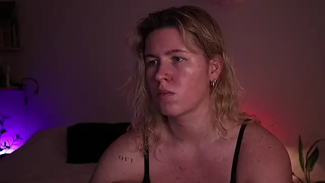 moonamii online show from 11, 11, 2025