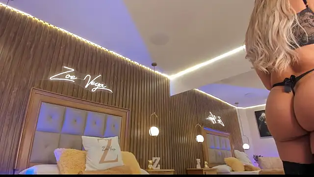 Snapshot of Zoevegass chatting on 10, 11, 2025 Zoevegass online show from 10, 11, 2025