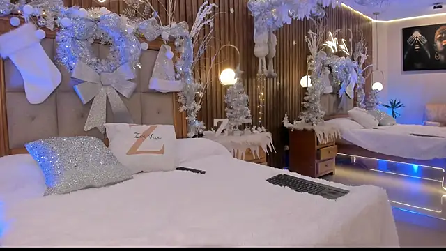 Snapshot of Zoevegass chatting on 24, 11, 2025 Zoevegass online show from 24, 11, 2025