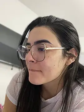 Lia flowers online show from 2, 1, 2025