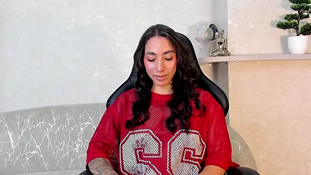 KAYLA BATISTA online show from 18, 7, 2026