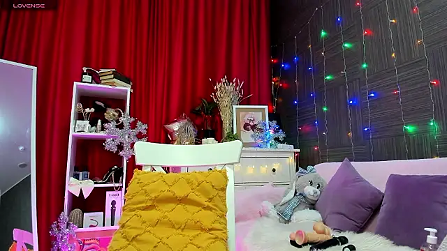 Snapshot of Queen_baby chatting on 3, 12, 2024 Queen baby online show from 3, 12, 2024