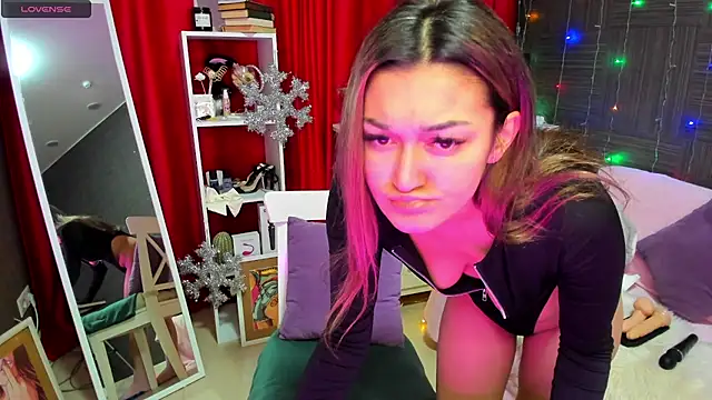 Snapshot of Queen_baby chatting on 11, 12, 2024 Queen baby online show from 11, 12, 2024