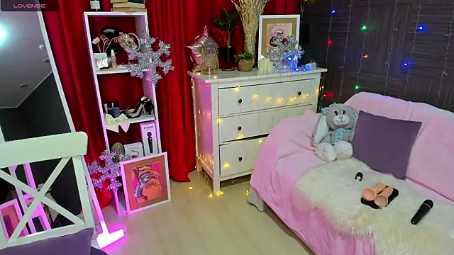 Snapshot of Queen_baby chatting on 14, 12, 2024 Queen baby online show from 14, 12, 2024