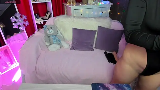 Snapshot of Queen_baby chatting on 25, 12, 2024 Queen baby online show from 25, 12, 2024