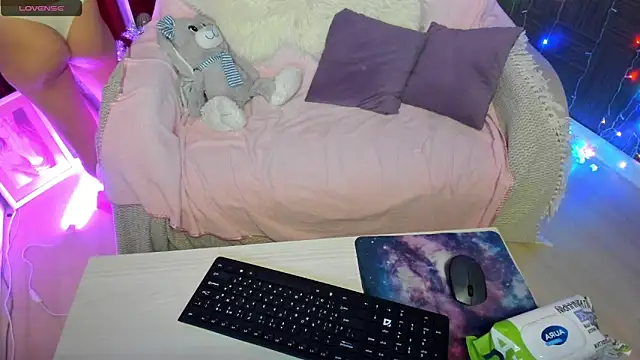 Snapshot of Queen_baby chatting on 29, 12, 2024 Queen baby online show from 29, 12, 2024