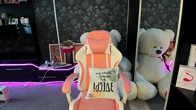 Snapshot of Queen_baby chatting on 21, 9, 2025 Queen baby online show from 21, 9, 2025