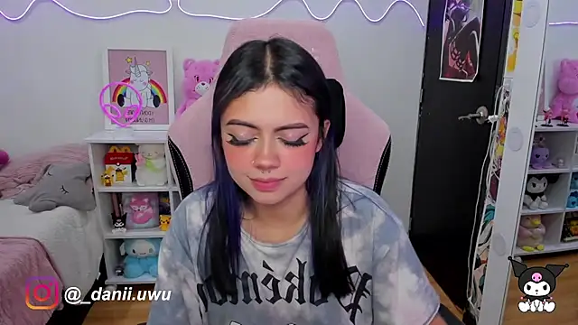 CuteDani  online show from 3, 3, 2025