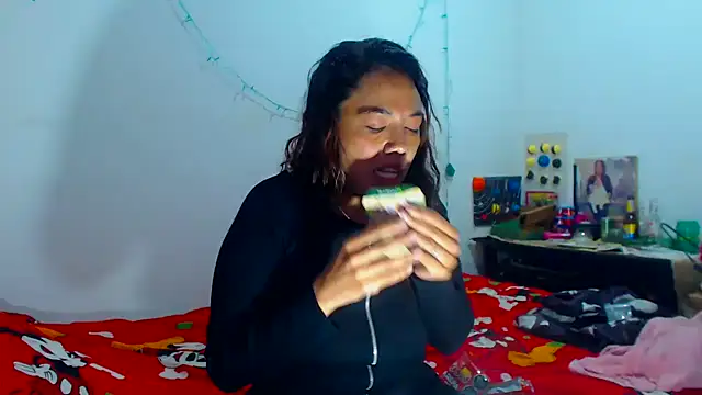 AmaraRoberts420 online show from 7, 12, 2024